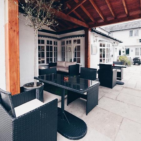 Fox Country Inn Гай-Віком Екстер'єр фото