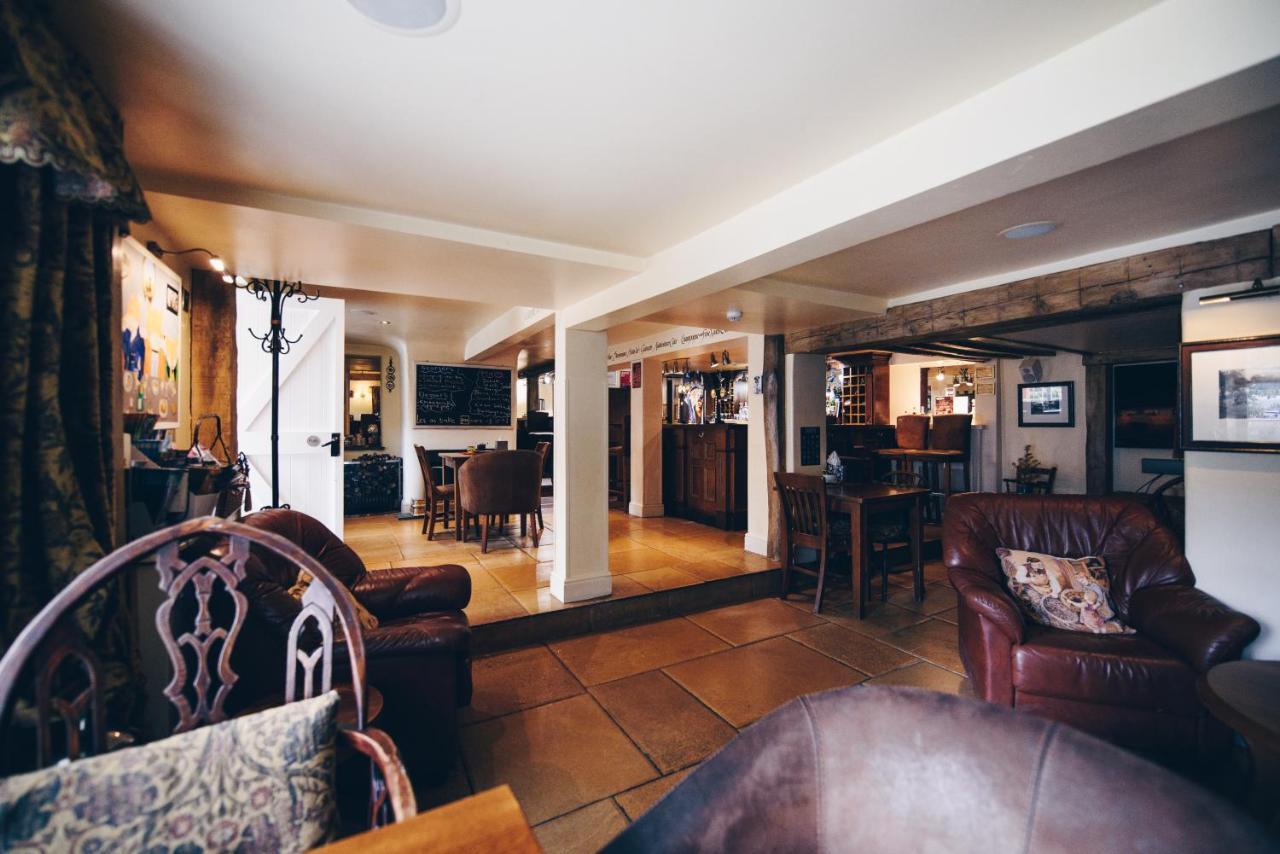 Fox Country Inn Гай-Віком Екстер'єр фото