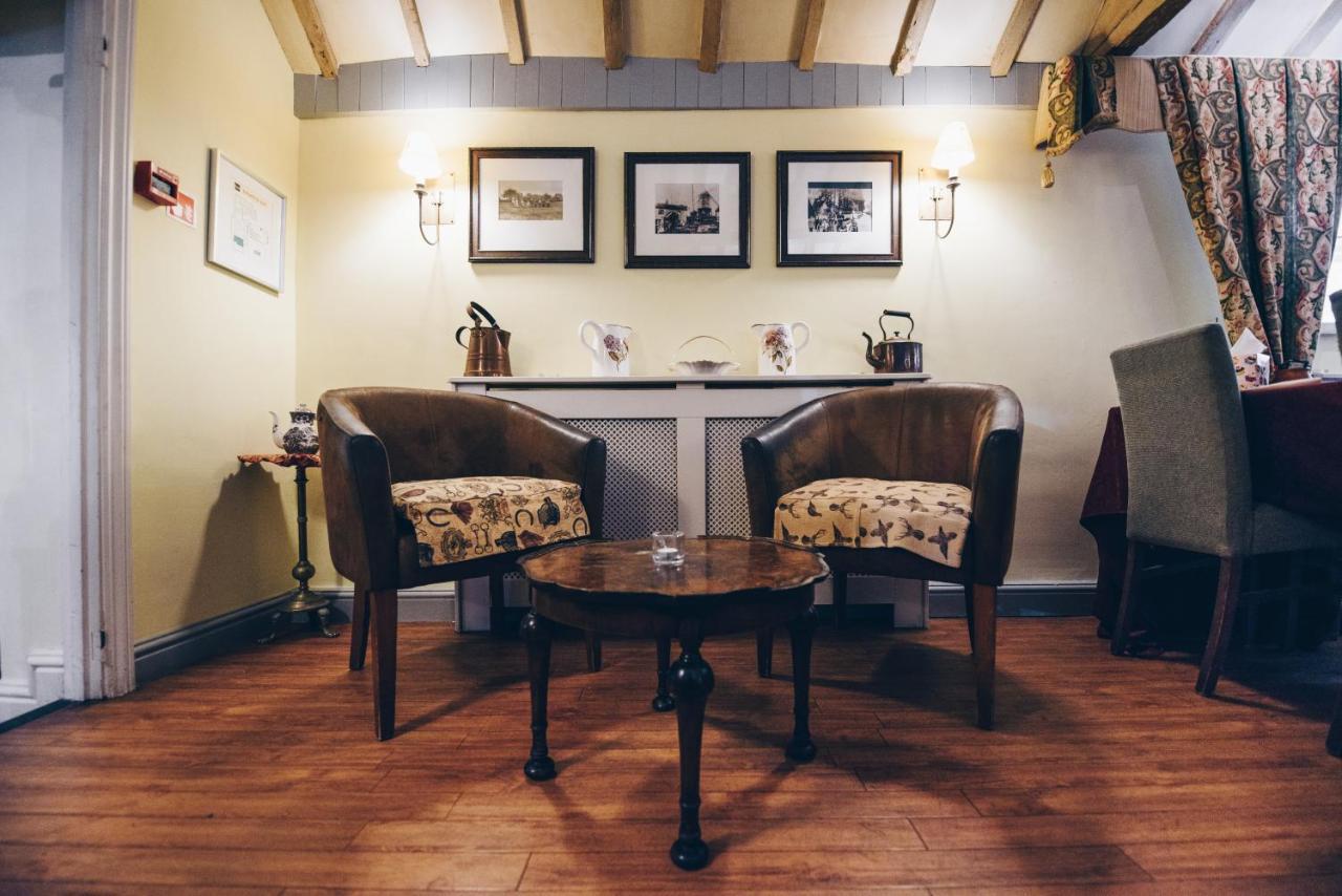 Fox Country Inn Гай-Віком Екстер'єр фото